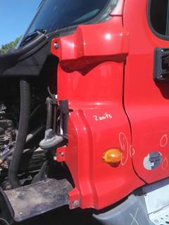 Freightliner Cascadia 125 Left Cowl