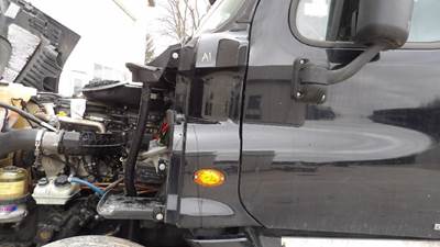Freightliner Cascadia 125 Left Cowl