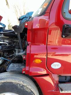 Freightliner Cascadia 125 Left Cowl