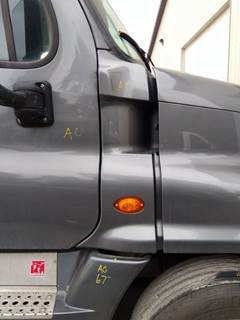 Freightliner Cascadia 125 Right Cowl