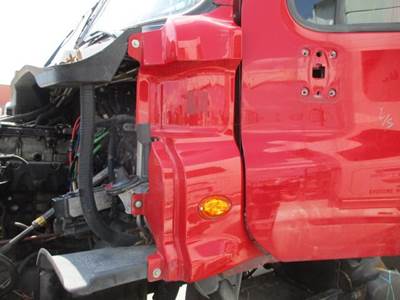 Freightliner Cascadia 125 Left Cowl