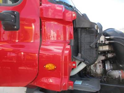 Freightliner Cascadia 125 Right Cowl