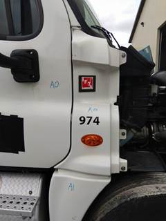 Freightliner Cascadia 125 Right Cowl