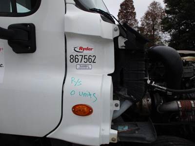 Freightliner Cascadia 125 Right Cowl