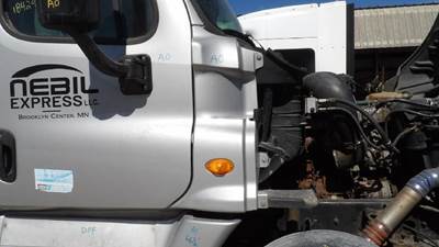 Freightliner Cascadia 125 Right Cowl