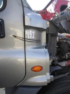 Freightliner Cascadia 125 Right Cowl