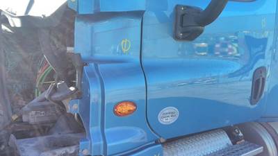 Freightliner Cascadia 125 Left Cowl