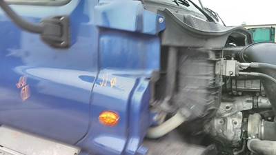 Freightliner Cascadia 125 Right Cowl
