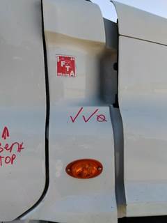 Freightliner Cascadia 125 Right Cowl