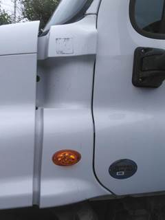 Freightliner Cascadia 125 Left Cowl