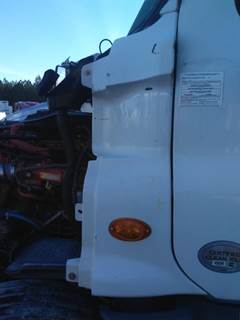 Freightliner Cascadia 125 Left Cowl