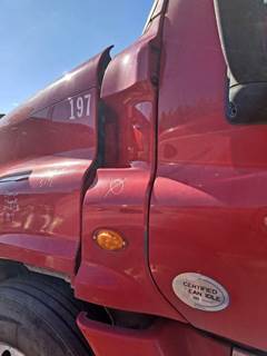 Freightliner Cascadia 125 Left Cowl