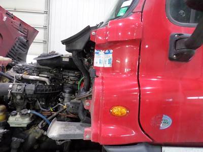 Freightliner Cascadia 125 Left Cowl