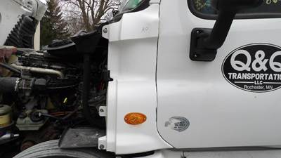 Freightliner Cascadia 125 Left Cowl