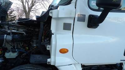 Freightliner Cascadia 125 Left Cowl