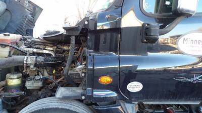 Freightliner Cascadia 125 Left Cowl