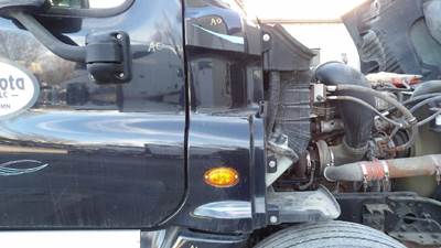 Freightliner Cascadia 125 Right Cowl