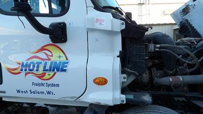 Freightliner Cascadia 125 Right Cowl