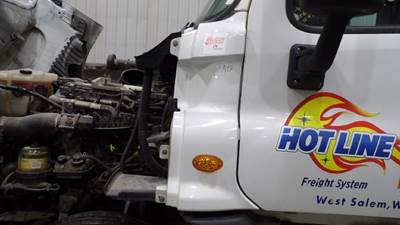 Freightliner Cascadia 125 Left Cowl