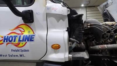 Freightliner Cascadia 125 Right Cowl