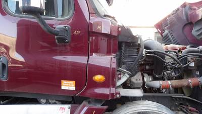 Freightliner Cascadia 125 Right Cowl