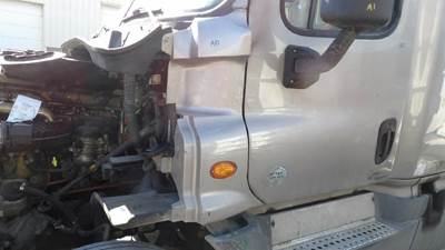 Freightliner Cascadia 125 Left Cowl