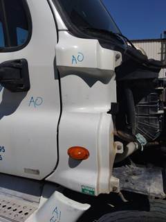 Freightliner Cascadia 125 Right Cowl