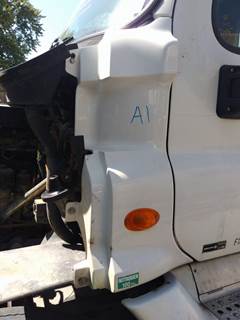 Freightliner Cascadia 125 Left Cowl