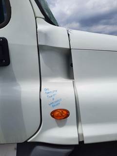 Freightliner Cascadia 125 Right Cowl