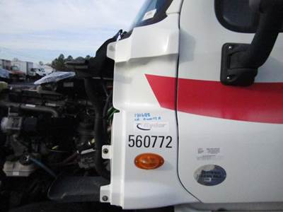 Freightliner Cascadia 125 Left Cowl