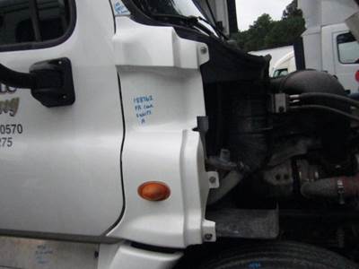 Freightliner Cascadia 125 Right Cowl