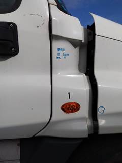 Freightliner Cascadia 125 Right Cowl