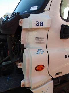 Freightliner Cascadia 125 Left Cowl