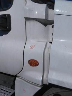 Freightliner Cascadia 125 Right Cowl for a Freightliner CASCADIA 125 2018UP