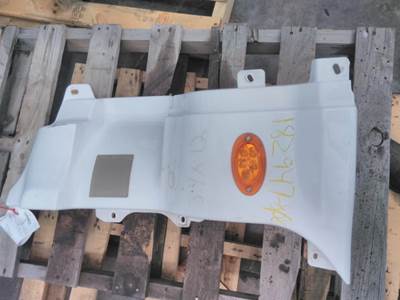 Freightliner Cascadia 125 Right Cowl for a Freightliner CASCADIA 125 2018UP