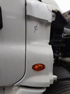 Freightliner Cascadia 125 Right Cowl