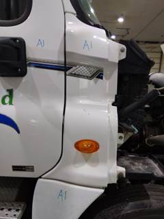 Freightliner Cascadia 125 Right Cowl