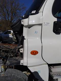 Freightliner Cascadia 125 Left Cowl