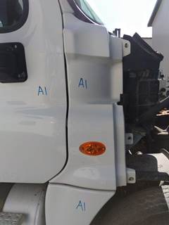 Freightliner Cascadia 125 Right Cowl