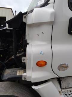 Freightliner Cascadia 125 Left Cowl
