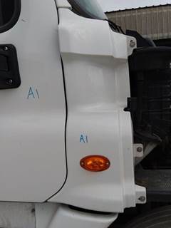 Freightliner Cascadia 125 Right Cowl