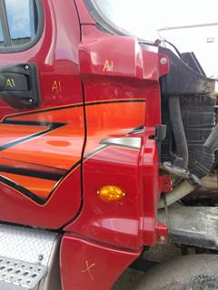 Freightliner Cascadia 125 Right Cowl