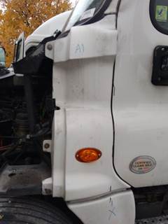 Freightliner Cascadia 125 Left Cowl
