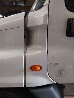 Freightliner Cascadia 125 Left Cowl
