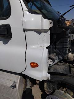 Freightliner Cascadia 125 Right Cowl
