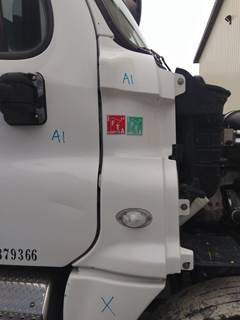 Freightliner Cascadia 125 Right Cowl