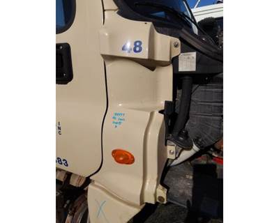 Freightliner Cascadia 125 Right Cowl