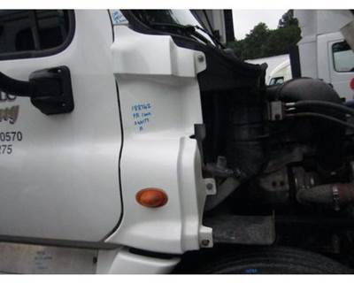 Freightliner Cascadia 125 Right Cowl