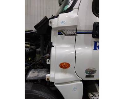 Freightliner Cascadia 125 Left Cowl