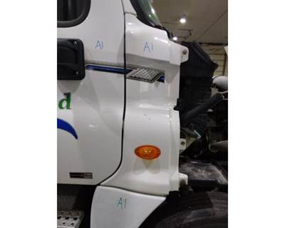 Freightliner Cascadia 125 Right Cowl